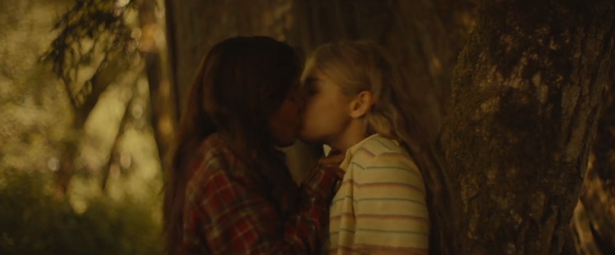 Shauna and Melissa kissing in Yellowjackets 302